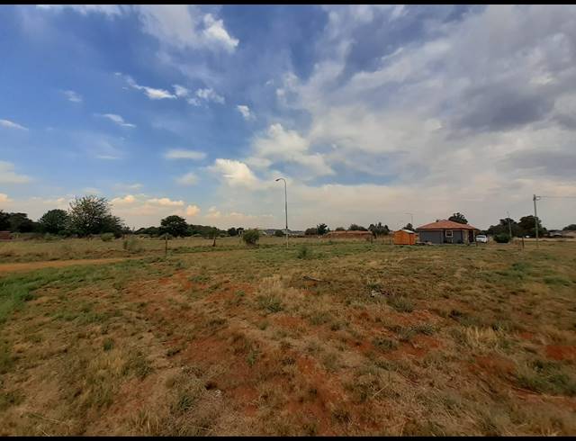 994M² VACANT LAND FOR SALE IN KOOKRUS